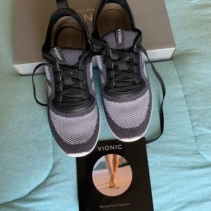 Vionic Sneaker